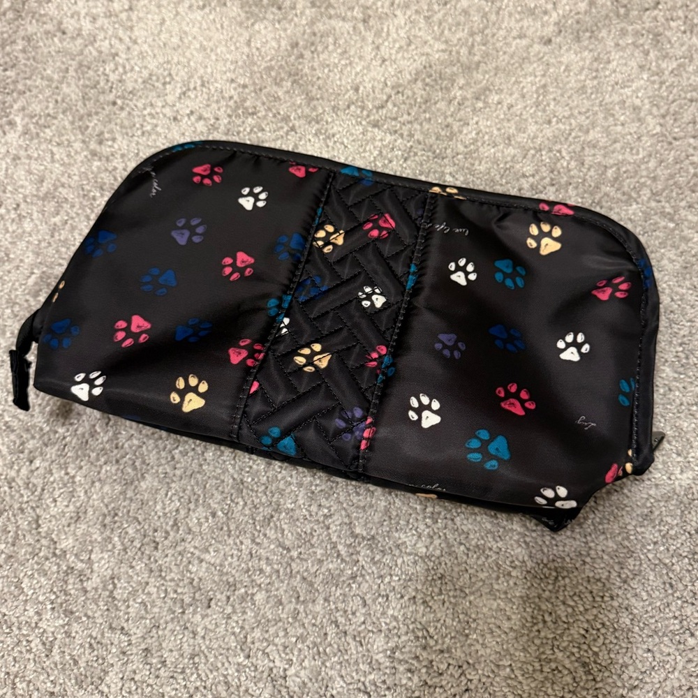 Lug. Flash cosmetic case. Paws black.